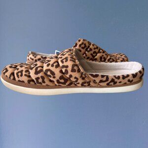 *NWT* TOMS Cheetah Print Cloud Slippers